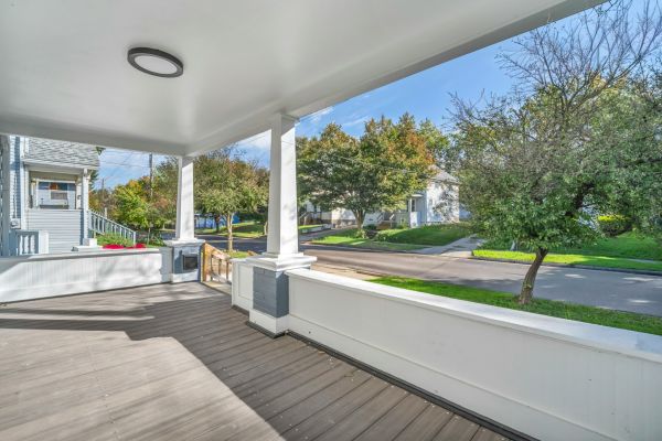 Guide d'achat : choisir entre véranda, carport et pergola